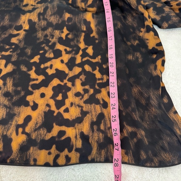 Lafayette 148 Kelsey Leopard Print 100% Silk Split Neck Blouse size M - Picture 10 of 10